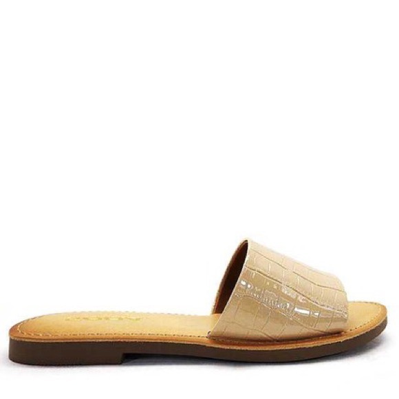 NEW Equal Natural Croc Patent Embossed Flat Sandal - Picture 4 of 4